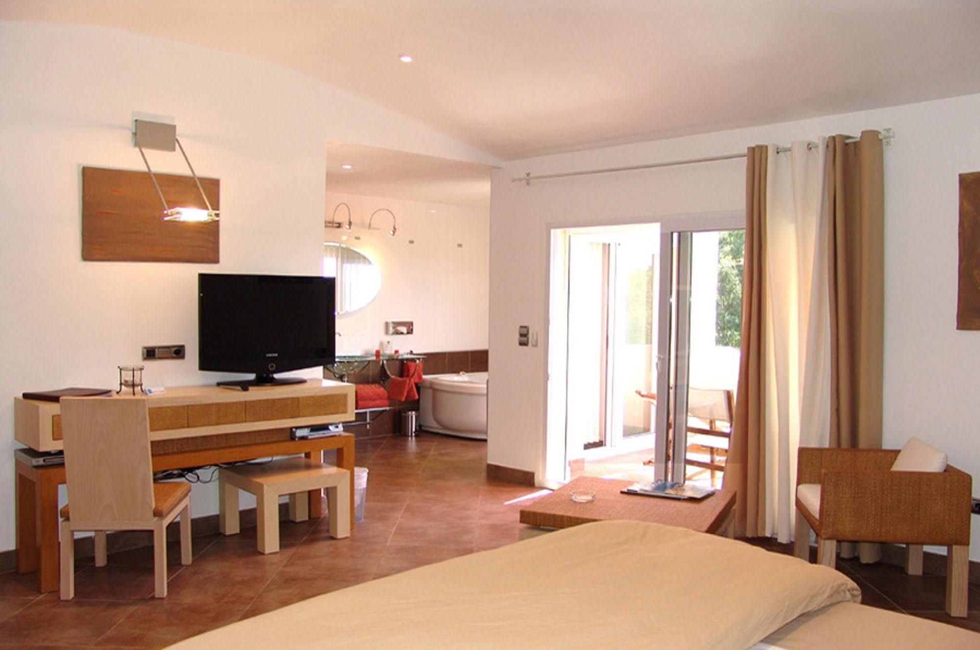 Private Hotel - Adult Only Порто-Веккьо Экстерьер фото